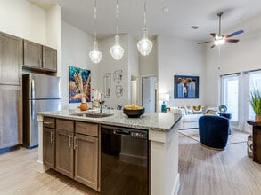 Palladium City Skyline in Fort Worth, TX - Foto de edificio - Building Photo