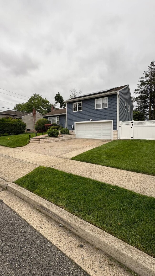 property at 10 Cranberry Ln