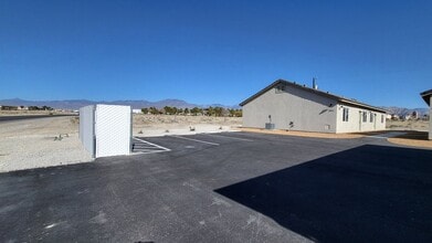 1271 S Dandelion St in Pahrump, NV - Foto de edificio - Building Photo