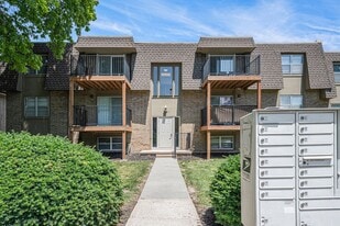 Crysler Plaza East in Independence, MO - Building Photo