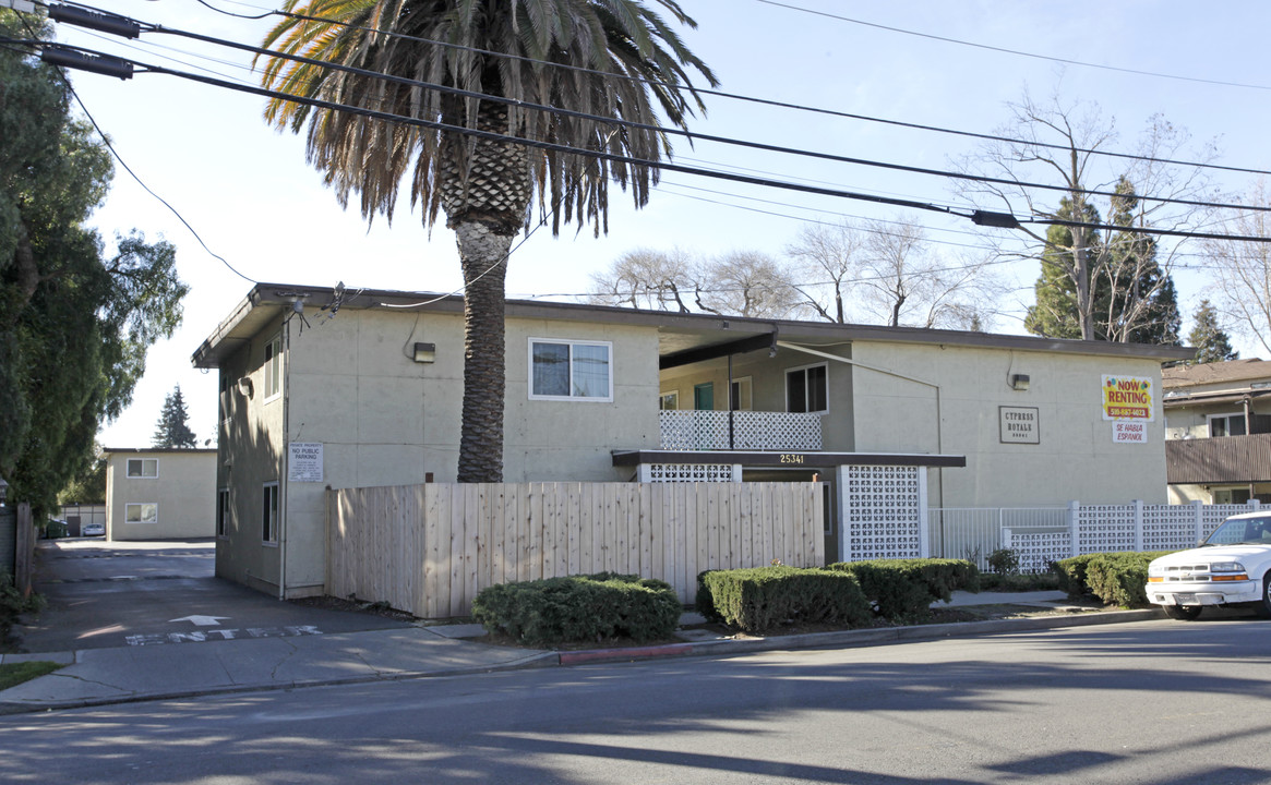 Cypress Royal Apartments in Hayward, CA - Building Photo