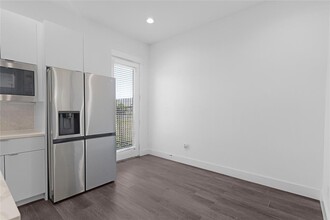 2543 Hollister St in Houston, TX - Building Photo - Building Photo