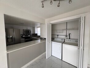 8889 Fontainebleau Blvd, Unit 504 in Miami, FL - Building Photo - Building Photo