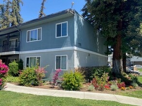 The Redwoods at Fresno in Fresno, CA - Building Photo - Building Photo