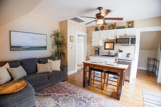 810 S 3rd St in Jacksonville, OR - Building Photo - Building Photo