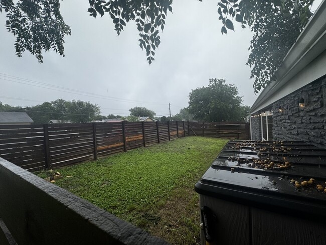 4411 Teri Rd, Unit 307 in Austin, TX - Building Photo - Building Photo