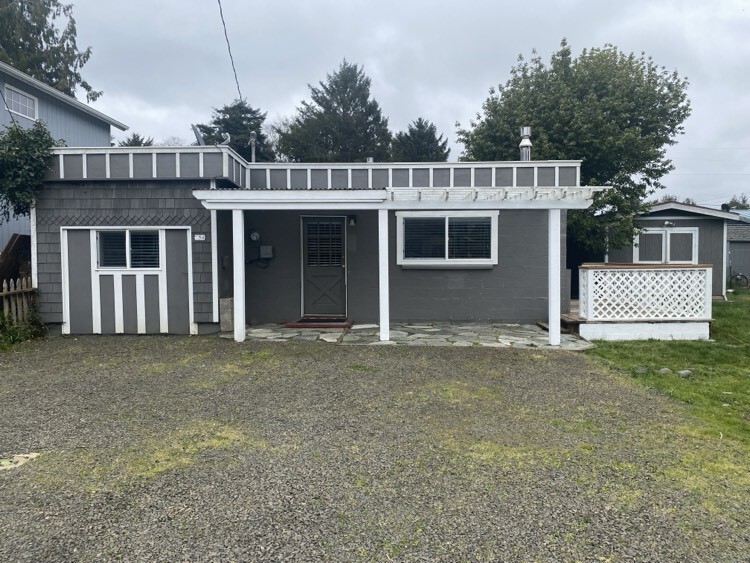 234 SE Neptune Ave in Lincoln City, OR - Building Photo