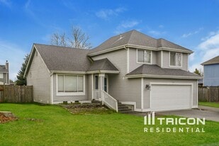 3810 212th St Ct E in Spanaway, WA - Building Photo