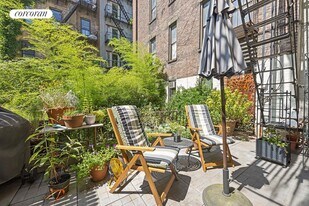 68 W 11th St in New York, NY - Building Photo