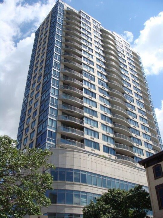 1 Spring St, Unit 1106 in New Brunswick, NJ - Building Photo