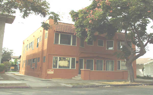 1111 Orizaba Ave in Long Beach, CA - Building Photo - Building Photo