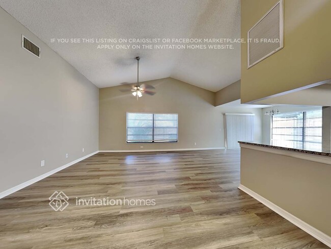 4110 Yellowwood Dr in Valrico, FL - Building Photo - Building Photo