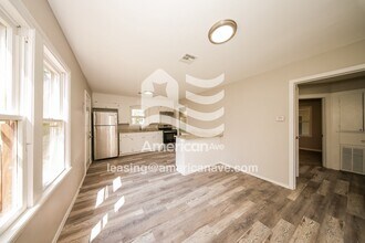 225 E Himes St in Norman, OK - Foto de edificio - Building Photo