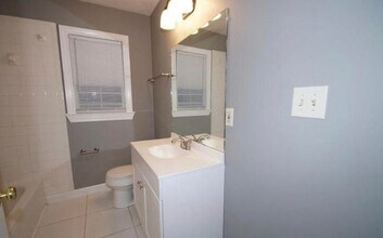 212 N Eastern St in Greenville, NC - Foto de edificio - Building Photo