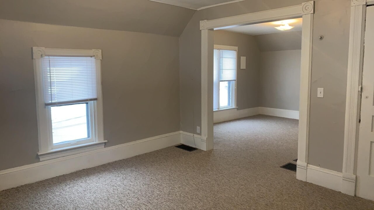 1026 Williams St in Jackson, MI - Building Photo