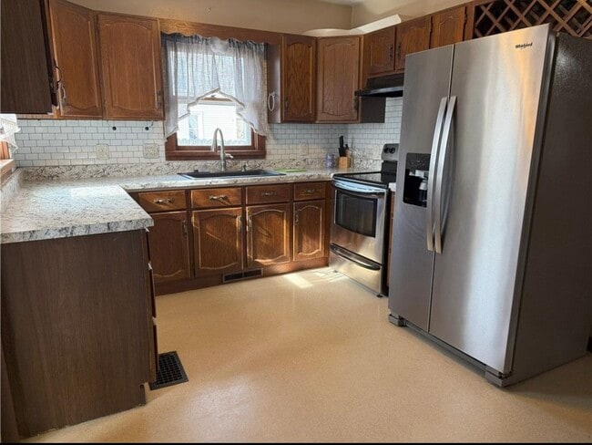 607 W Saint Anthony Ave in Effingham, IL - Building Photo - Building Photo