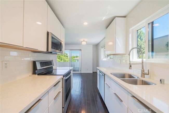 property at 1601 Veteran Ave