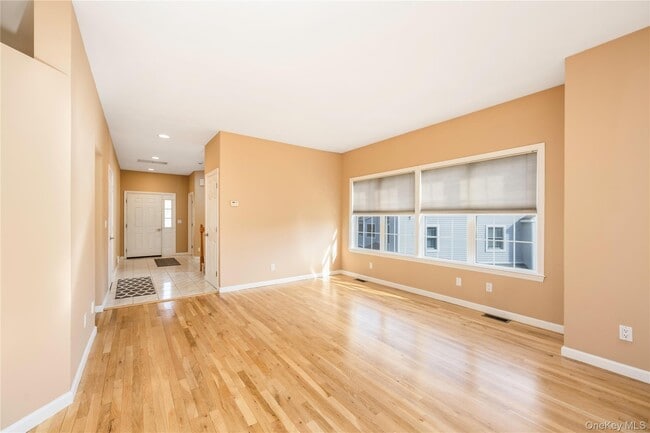 1476 Iroquois St in Shrub Oak, NY - Building Photo - Building Photo