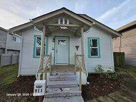 911 16th Ave in Longview, WA - Building Photo