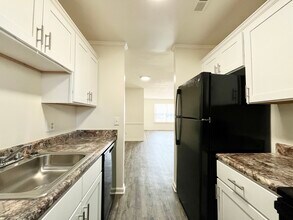 Collinwood South Apartments in Newport News, VA - Building Photo - Building Photo