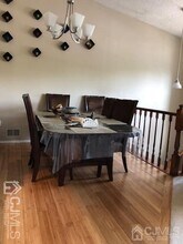 151 Gregory Ln in Franklin Township, NJ - Foto de edificio - Building Photo