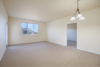 Heritage Estates Senior Apartments in Livermore, CA - Foto de edificio - Interior Photo