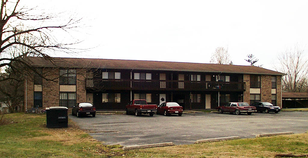 1048 Brookshire Ct in Belleville, IL - Building Photo