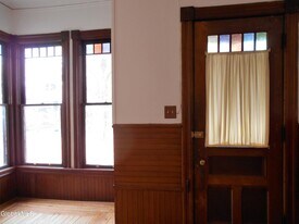 8 5th Ave in Saratoga Springs, NY - Building Photo