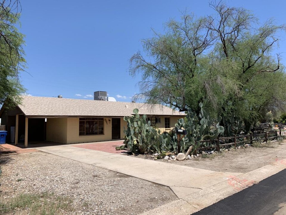 6071 E Sylvane St in Tucson, AZ - Building Photo