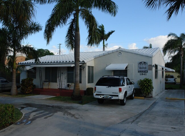 1841 Taft St in Hollywood, FL - Building Photo - Building Photo