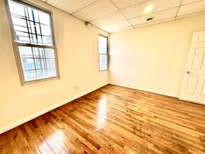 325 Central Ave in Jersey City, NJ - Building Photo - Building Photo