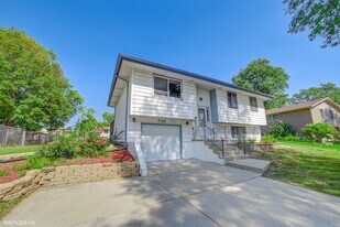 728 Boxwood Dr in Schaumburg, IL - Building Photo