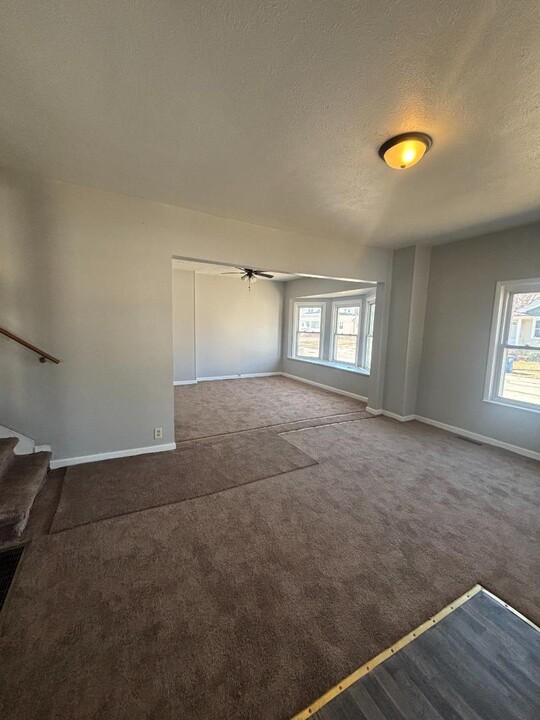 1331 W Sylvania Ave in Toledo, OH - Building Photo