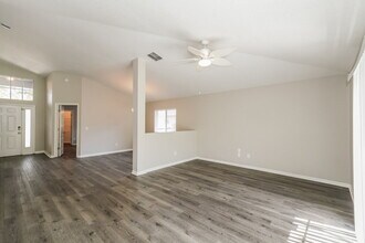209 Chardonnay Pl in Valrico, FL - Building Photo - Building Photo
