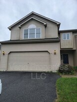 16 Secretariat Ln in Saratoga Springs, NY - Building Photo