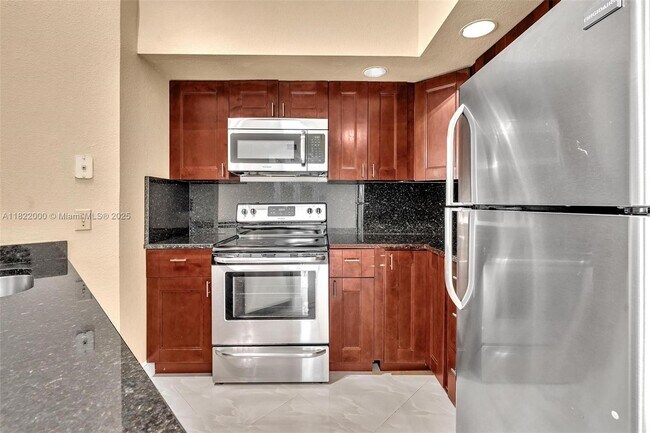 property at 3370 Pinewalk Dr N