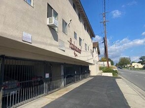 Ridgewood Apartments in Monterey Park, CA - Building Photo - Building Photo