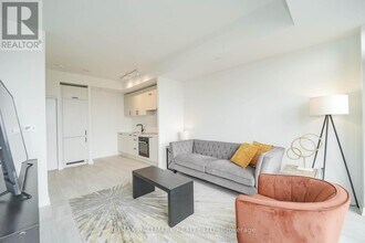 1 Quarrington Ln in North York, ON - Building Photo - Building Photo