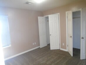 636 W Day Ave in Bakersfield, CA - Building Photo - Building Photo