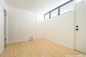 2421 Ala Wai Blvd in Honolulu, HI - Building Photo - Building Photo