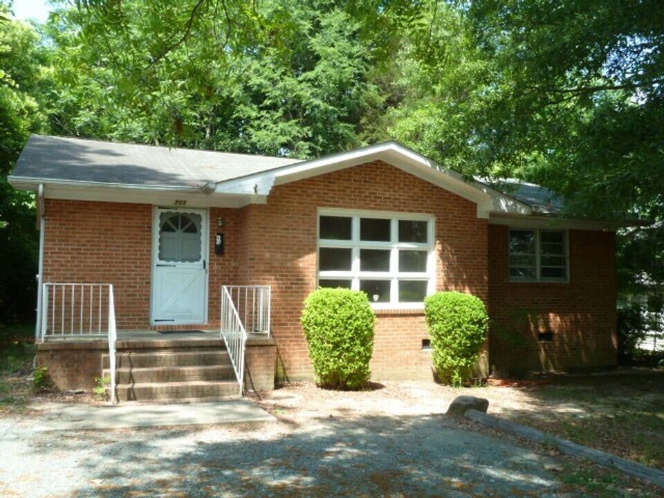 711 Church St in Chapel Hill, NC - Building Photo