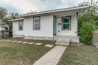 2010 Lamar St in San Antonio, TX - Building Photo - Building Photo