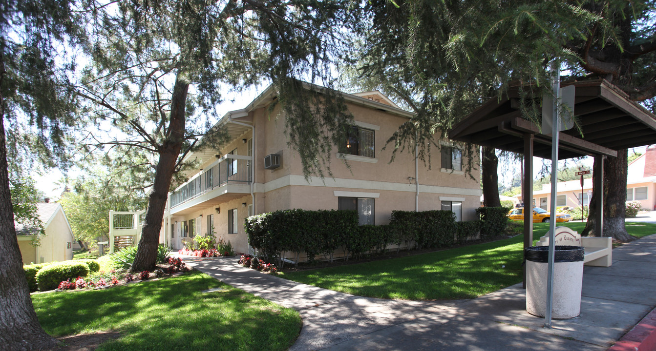 Heritage Park Senior Apartments in Duarte, CA - Foto de edificio