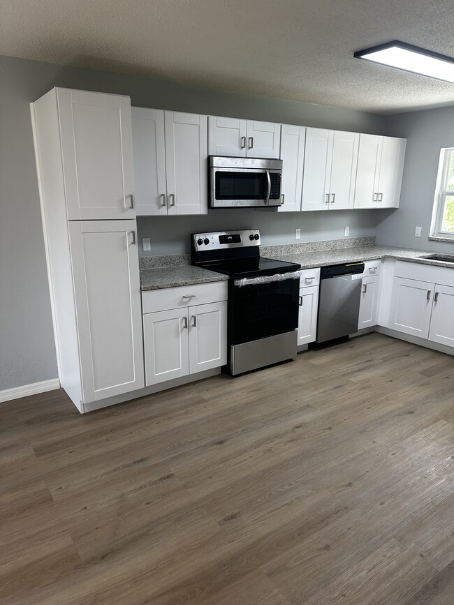 2330 Fern Palm Drive in Edgewater, FL - Building Photo - Building Photo