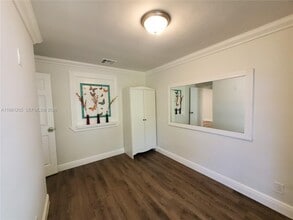 126 NW 8th Ave in Hallandale Beach, FL - Building Photo - Building Photo