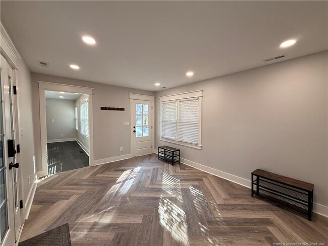 1610 N Stonegate Dr in Sanford, NC - Building Photo - Building Photo