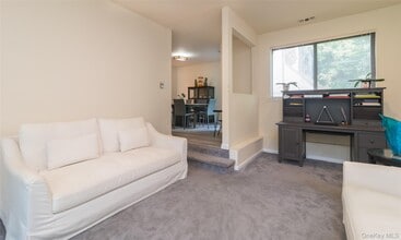 327 N Greeley Ave in Chappaqua, NY - Building Photo - Building Photo