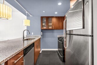 555 W 23 St in New York, NY - Building Photo - Building Photo