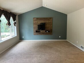 230 E Harrison St in Carlton, OR - Building Photo - Building Photo