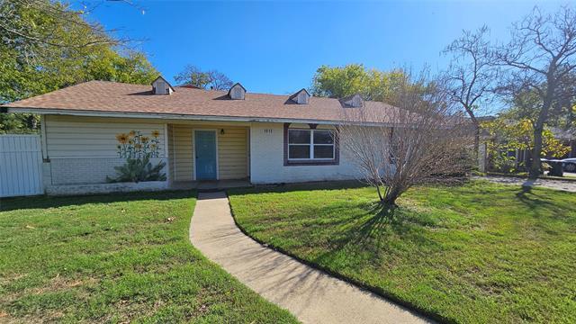 1015 S Welch St in Denton, TX - Building Photo